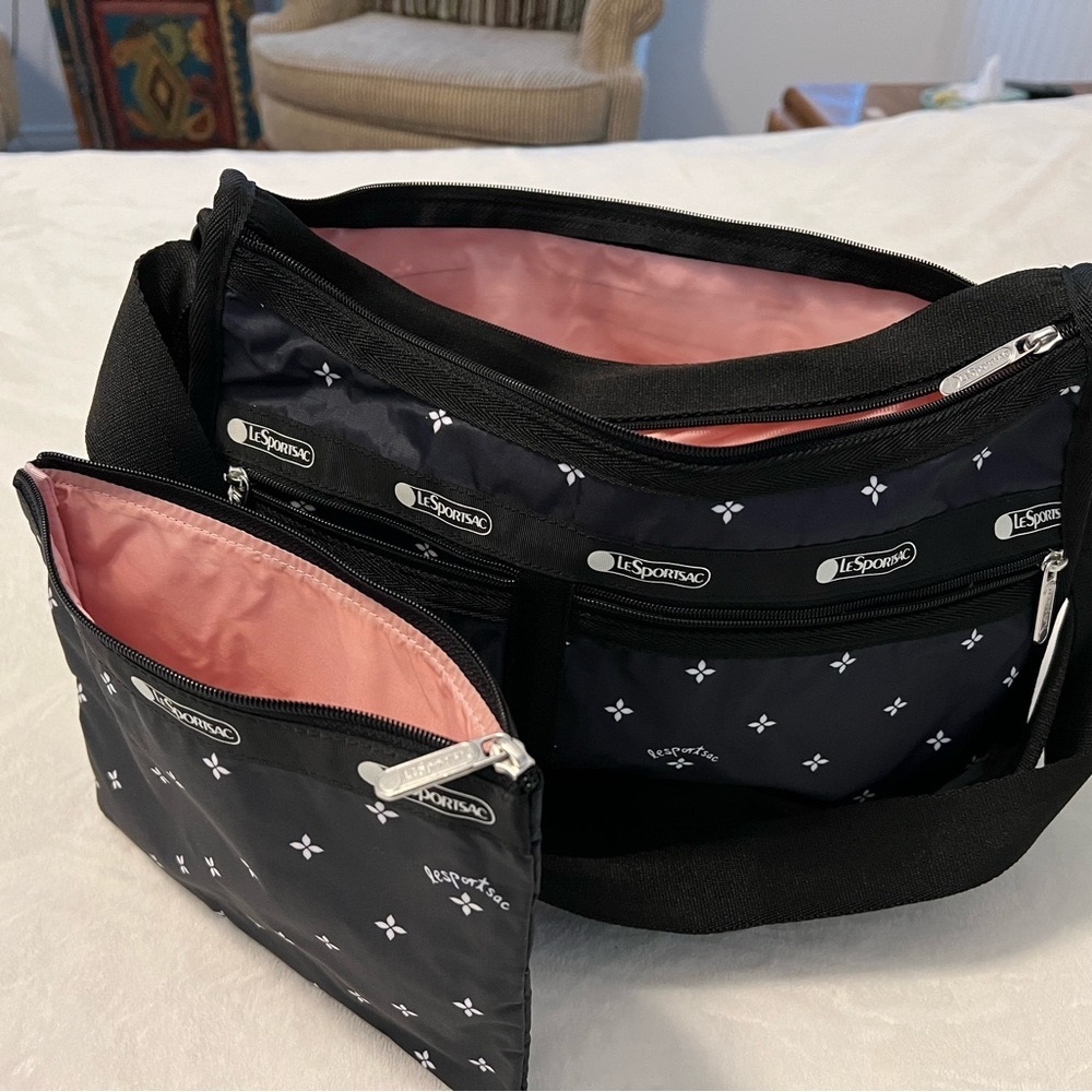 Lesportsac Deluxe Everyday Bag Ditsy Diamond Print w/matching pouch